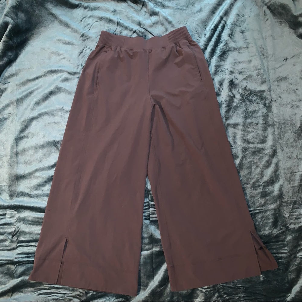 Lululemon Stretch Woven High-Rise cropped wide leg pants size M